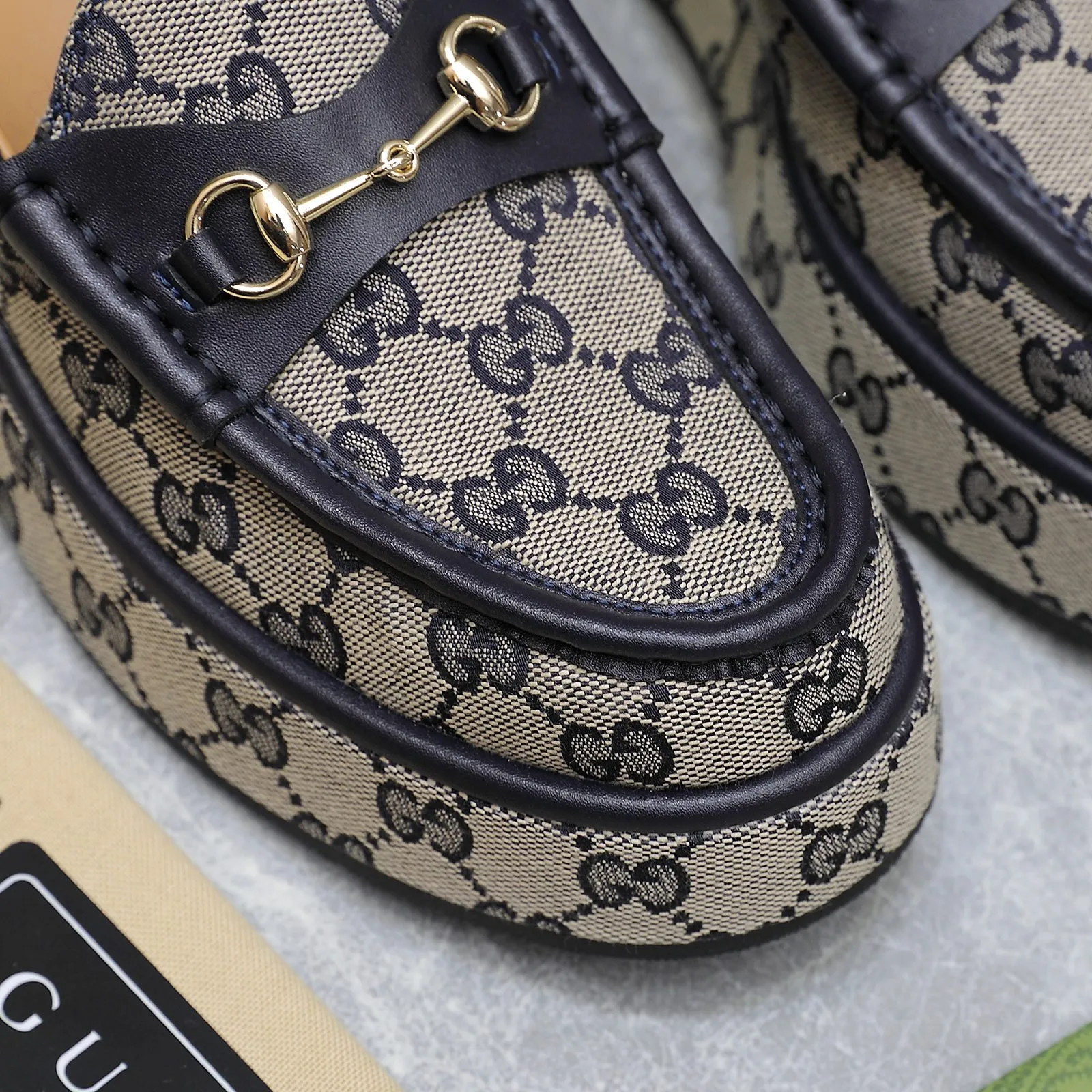 👟👟Ex-factory price 680👟👟 ⚡️The highest version 🔥🔥🔥💯💯💯 ⚡️2024 counter latest model ⚠️original replica ⚡️ Gucci’s latest popular wedge platform shoes - available simultaneously at counters Authentic European style, perfect on the feet💃💃When worn with this shoe, it is elegant and crystal clear. Regardless of the materials of the accessories, they are all customized 1:1. You must go to get the original version. The entire series is full of exciting and beautiful elements. ❶ Upper: cowhide/double G embroidered texture ❷ Inner lining: sheepskin ❸ Feet: sheepskin ❹Outsole: Imported from Italy ❺ Water platform height: 3.5CM in front and 5.5CM in back ❻Packaging: Original full set of packaging ❼Number of codes: 35-42 (40.41.42 customization is not returnable)